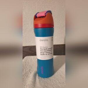 Owala FreeSip Water Bottle 24oz – Leak Proof Straw Bottle – New